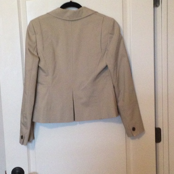 Tan jacket - Picture 2 of 2